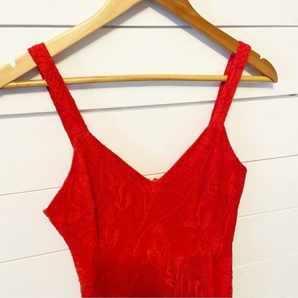Lulus |  Meg Red Lace Sleeveless Tulip Hem Cocktail Dress Size XS - Picture 4 of 12